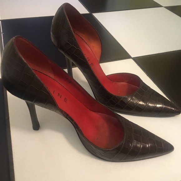 CELINE BROWN EMBOSSED LEATHER PUMPS - Picture 2 of 5